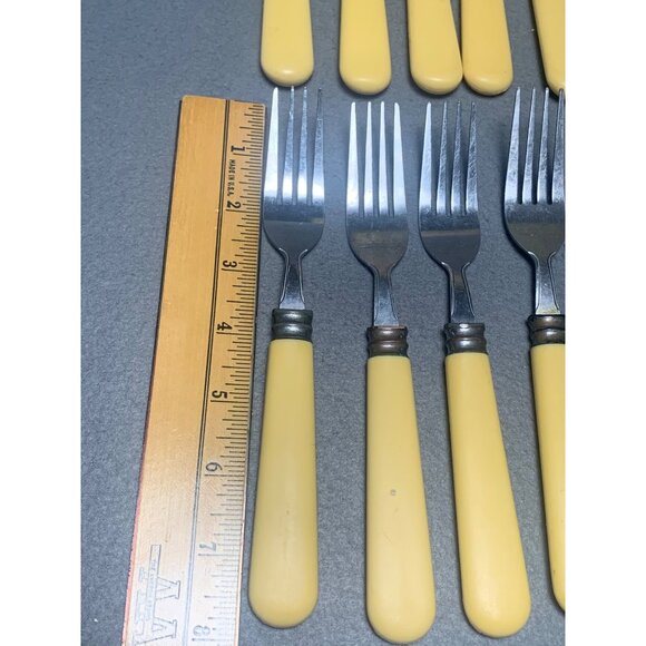 Vintage Gibson Yellow Handle Silverware Set 12-Piece Stainless Steel Flatware - Picture 6 of 15